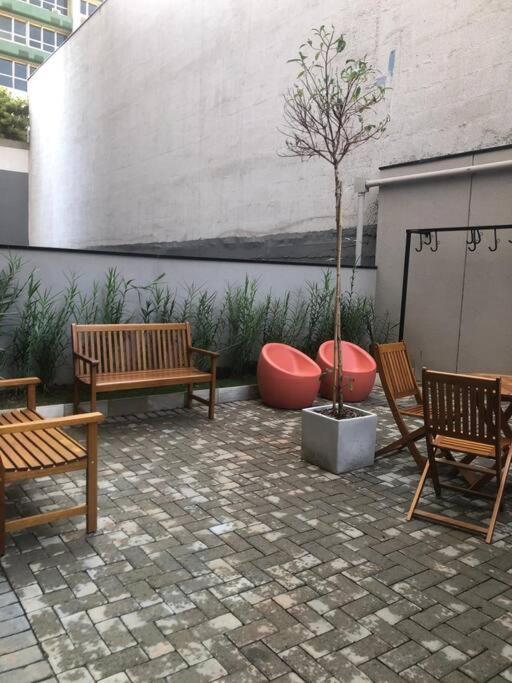 06 - Apto Liberdade Se 500'metro Apartamento *
